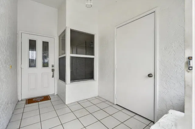 Residence photo 3