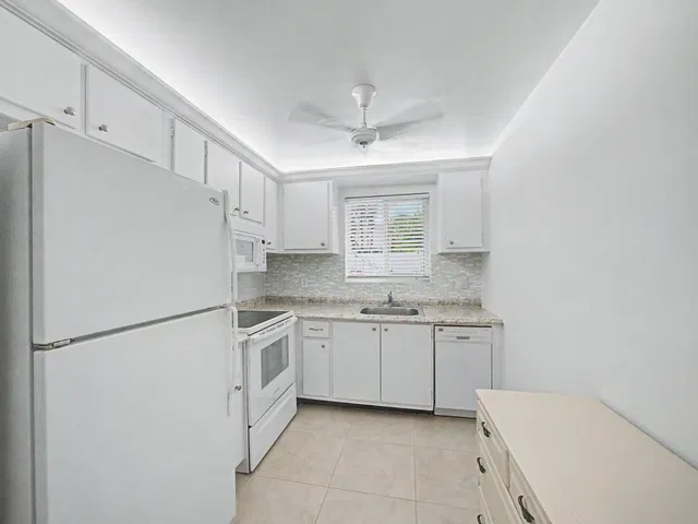 Unit 101E photo 5