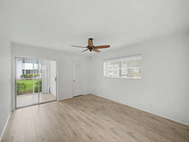 Unit 101E photo 6