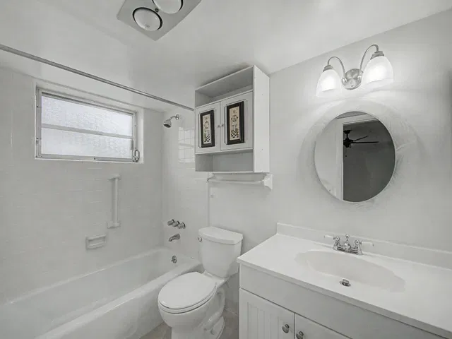 Unit 101E photo 8