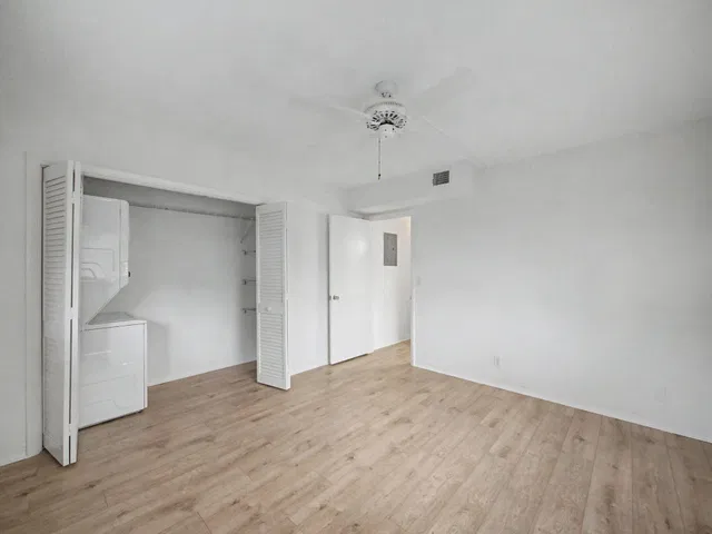 Unit 101E photo 10
