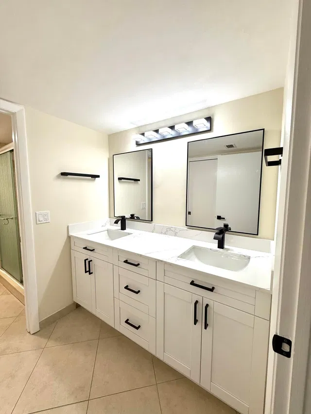 Unit 205 photo 8