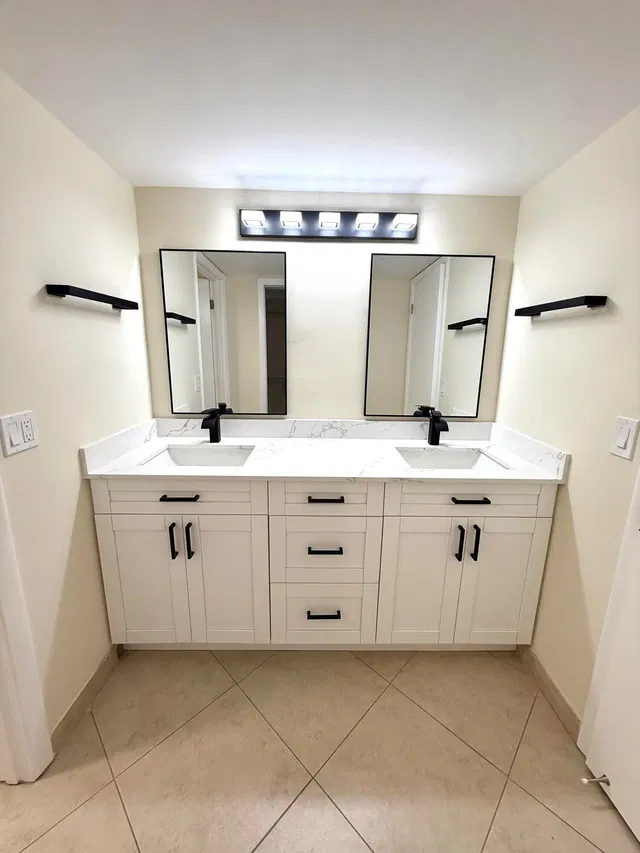 Unit 205 photo 11