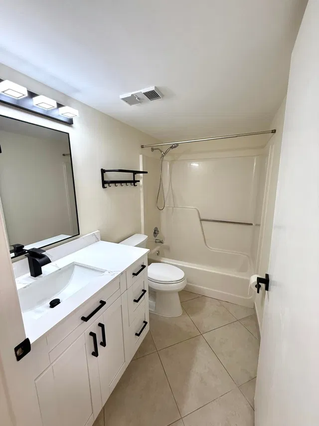 Unit 205 photo 17