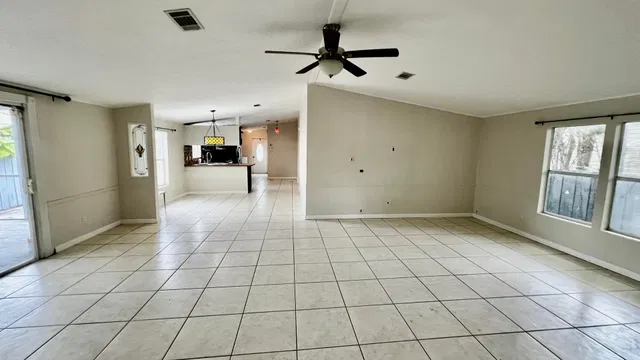 Residence photo 3