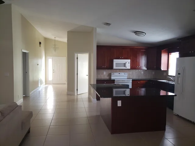 Residence photo 5