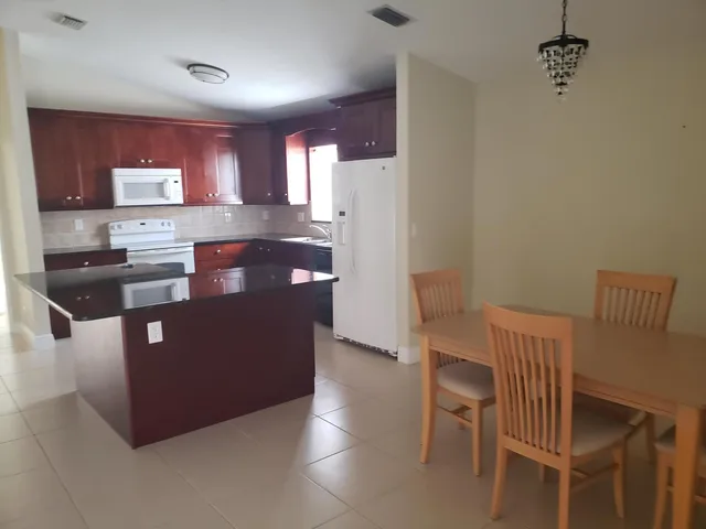Residence photo 6