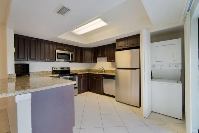Residence photo 3