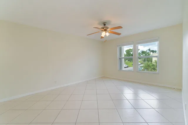 Residence photo 12