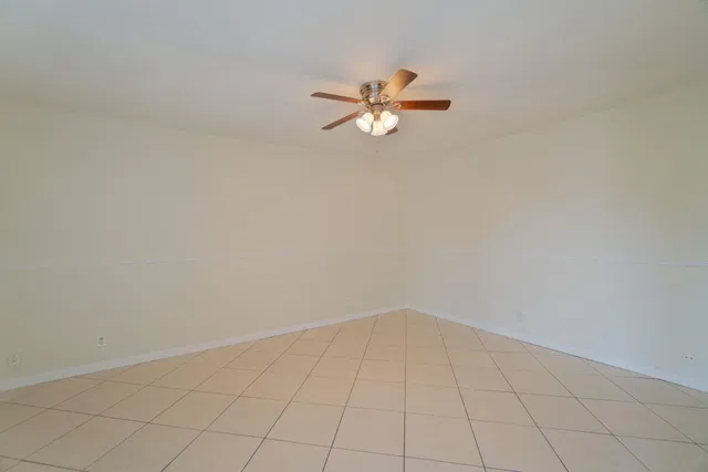 Residence photo 18