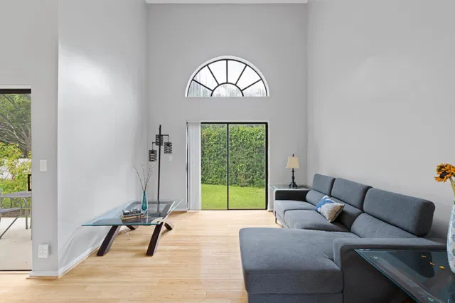  Residence photo 6