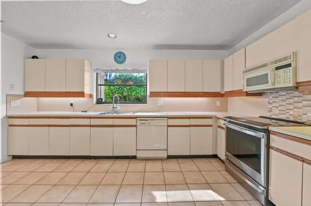 Residence photo 15