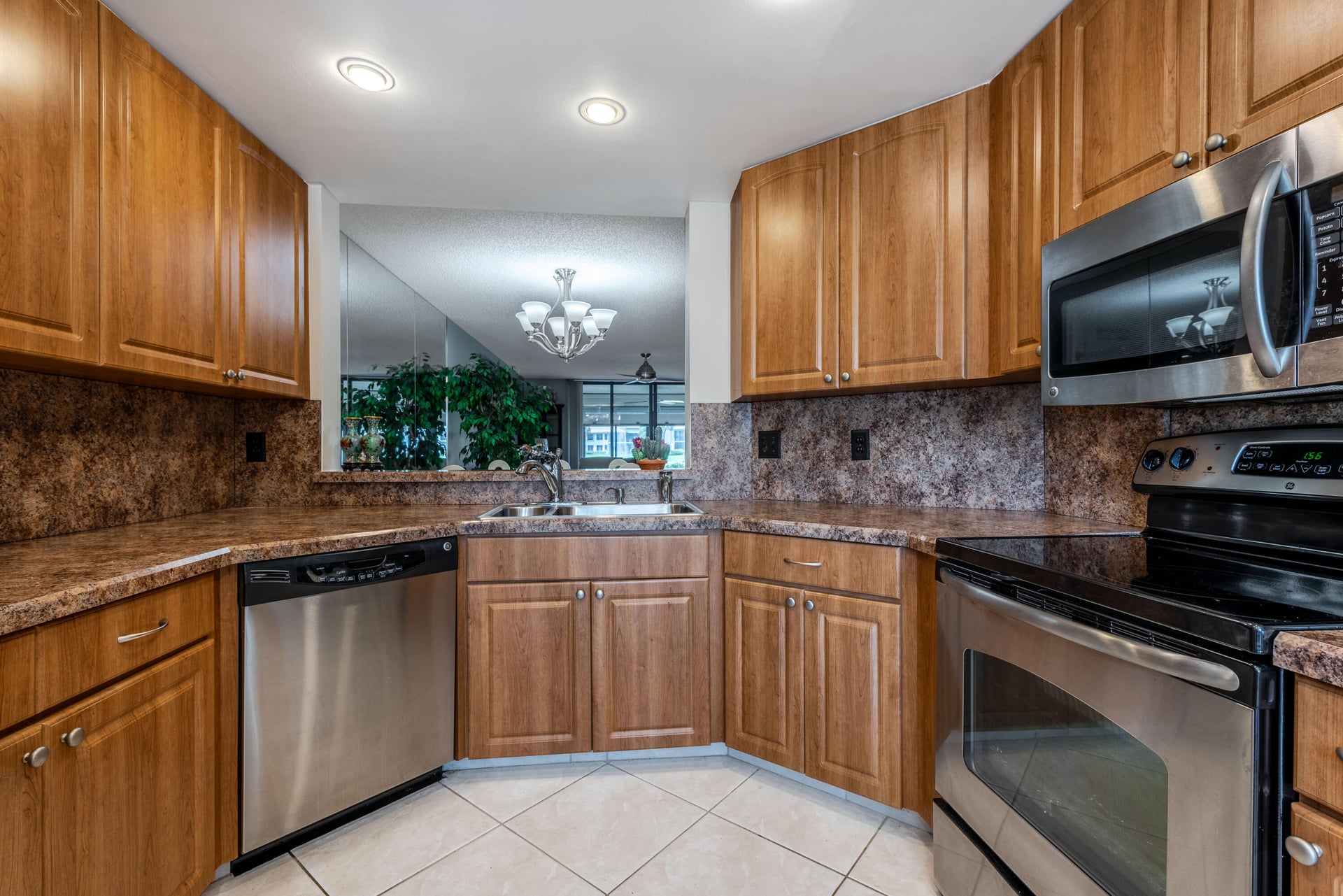 Unit 5502 photo 9