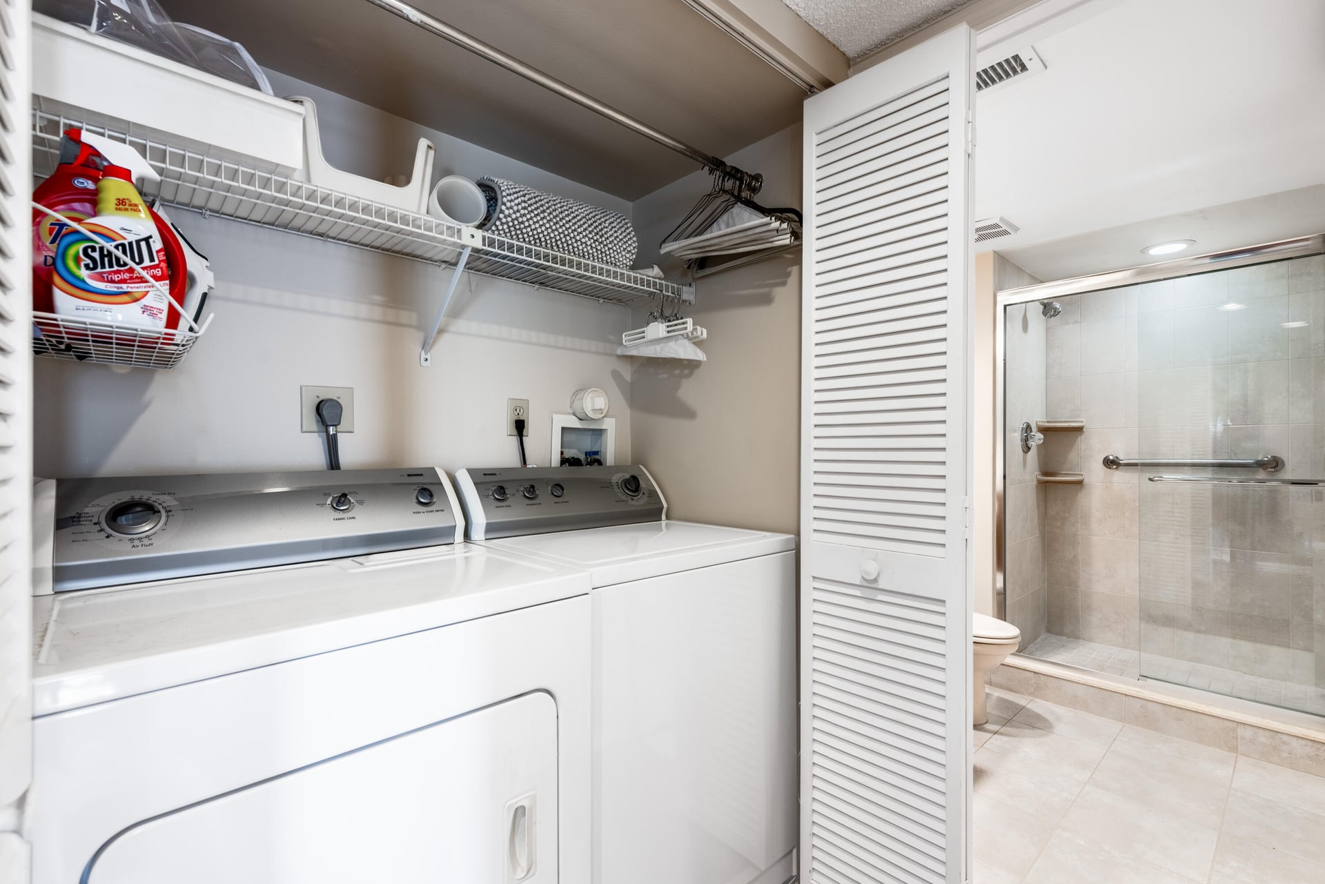 Unit 5502 photo 17