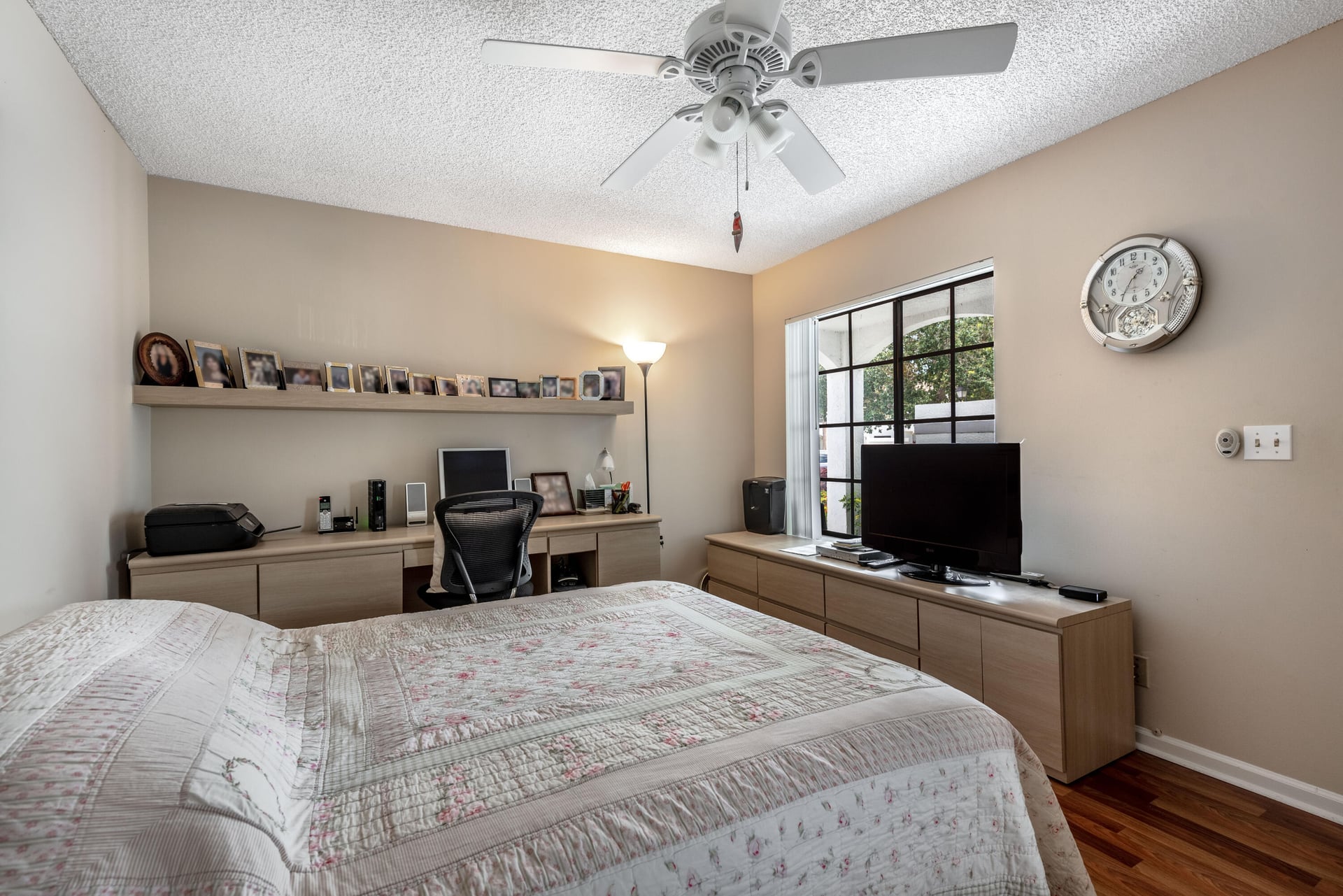 Unit 5502 photo 23