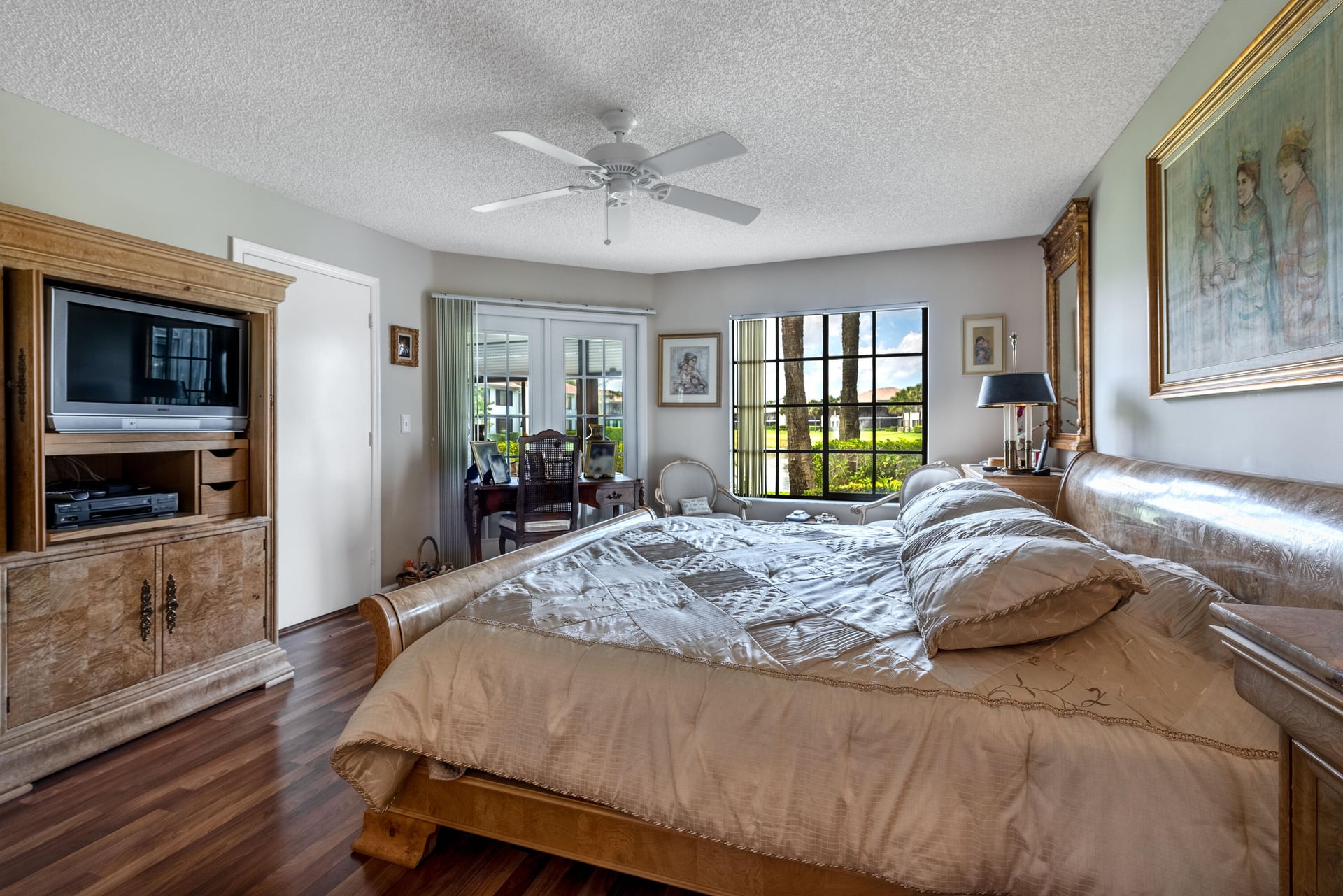 Unit 5502 photo 25