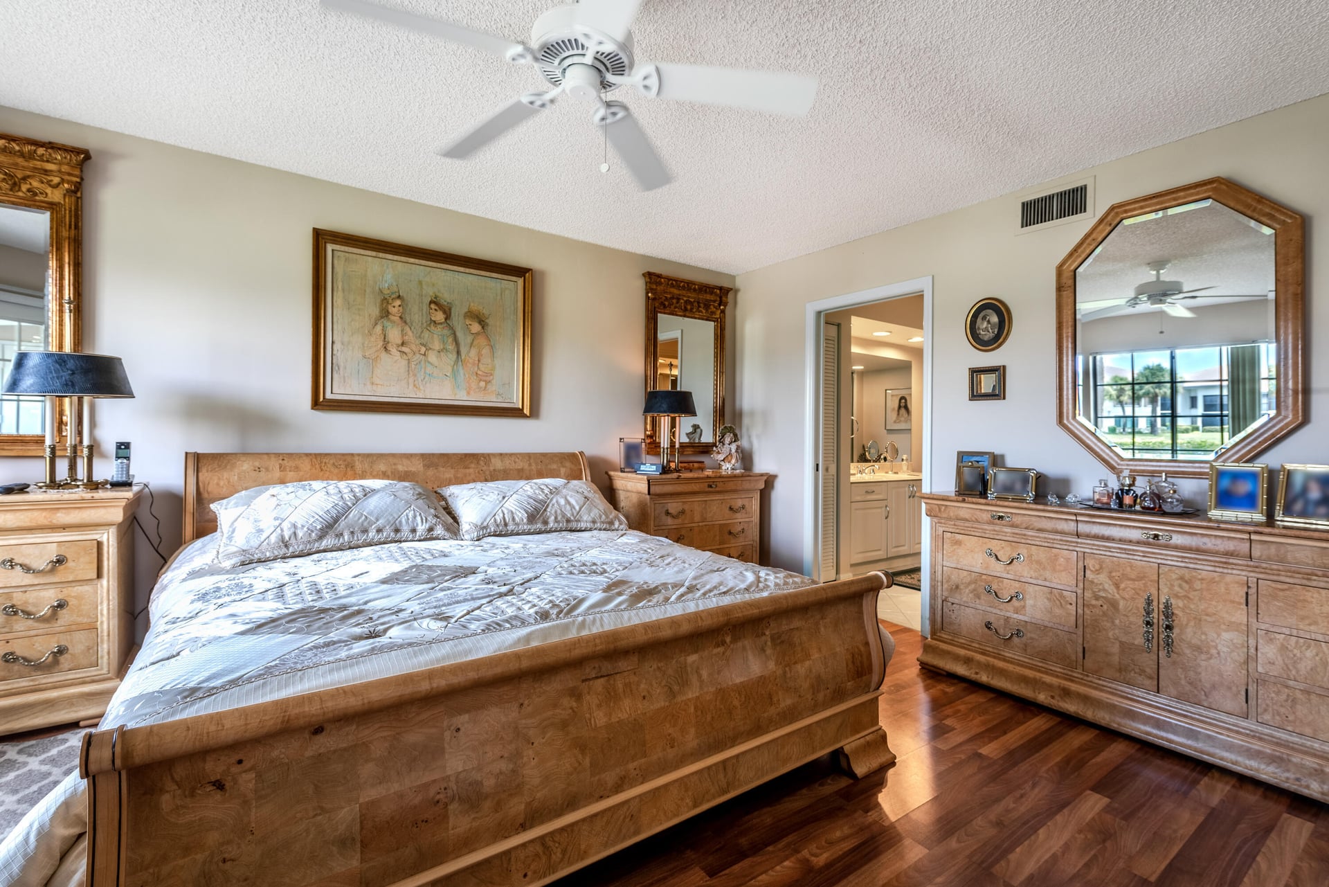 Unit 5502 photo 26