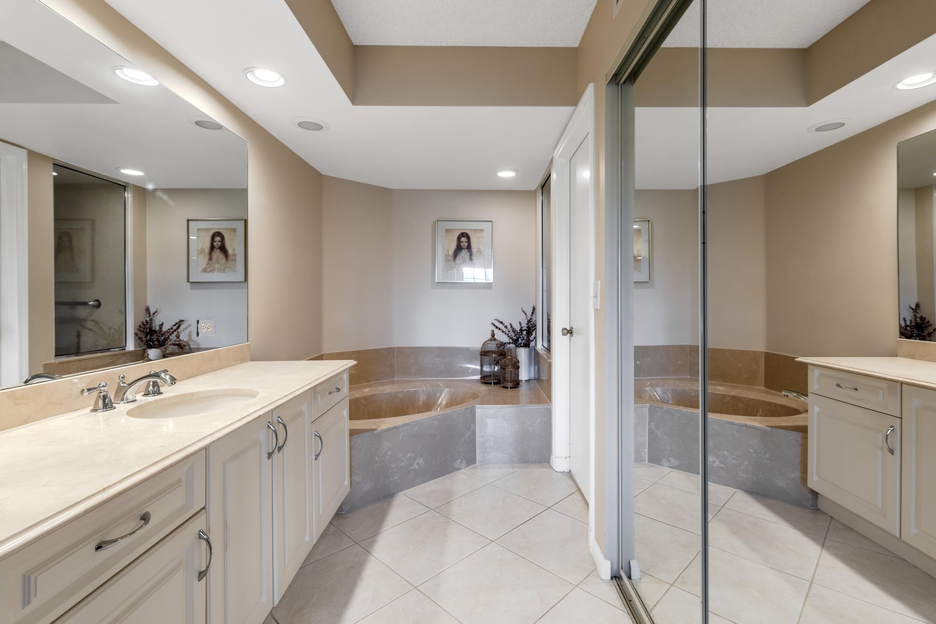 Unit 5502 photo 29