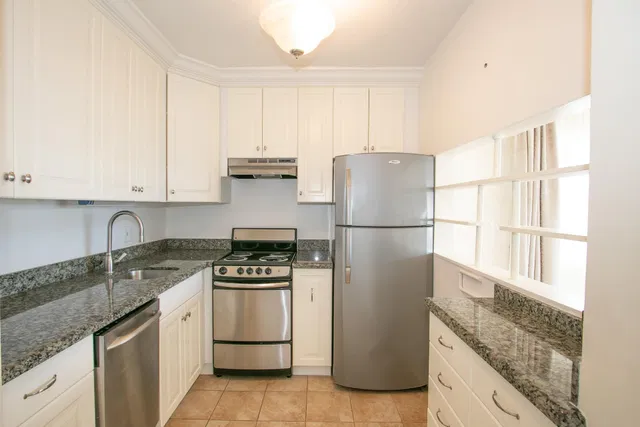 Unit 208 photo 4