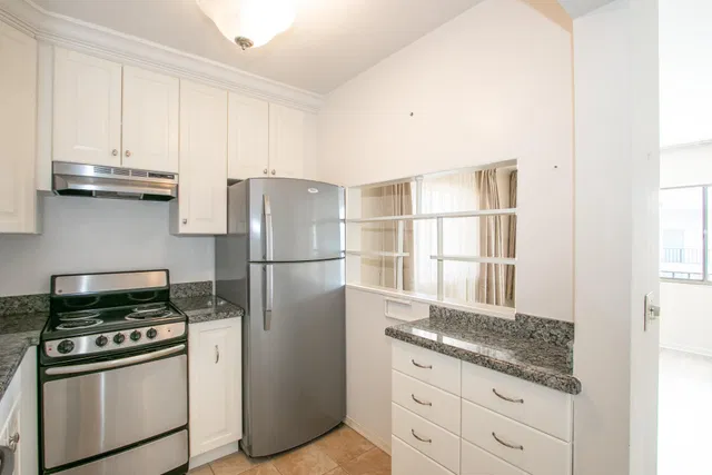 Unit 208 photo 5