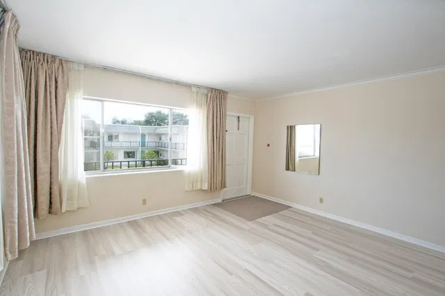 Unit 208 photo 6
