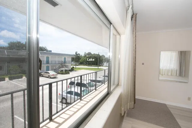 Unit 208 photo 8