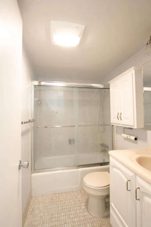 Unit 208 photo 10
