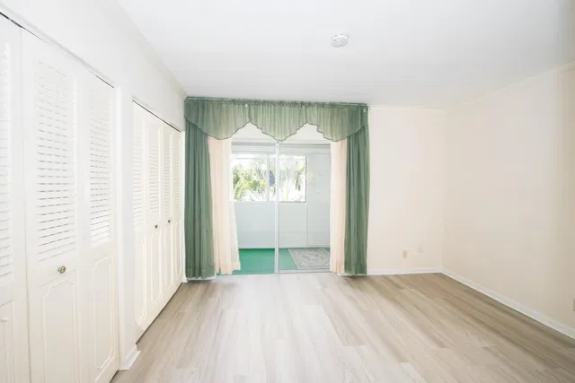 Unit 208 photo 11