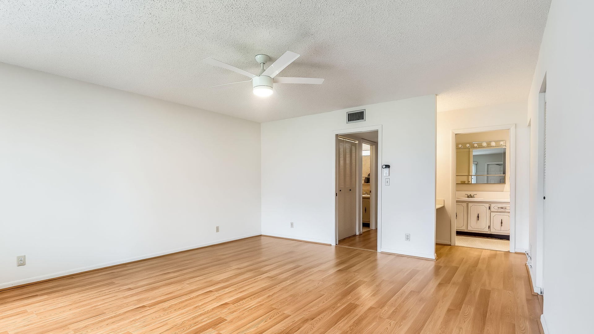 Unit C photo 24