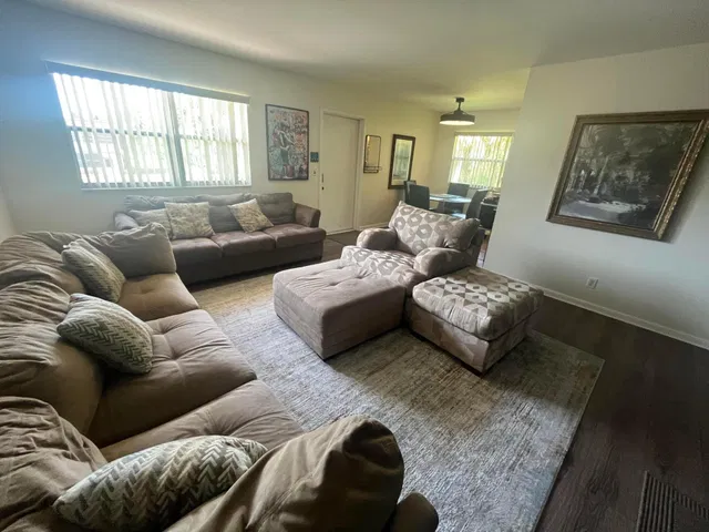 Residence photo 5