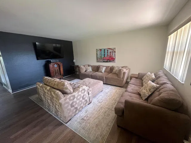 Residence photo 8