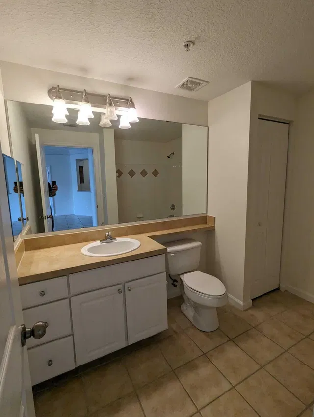Unit 9103 photo 9