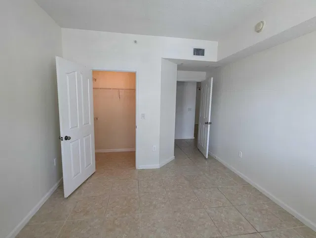 Unit 9103 photo 11