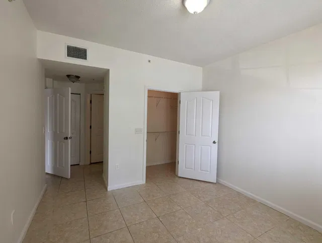 Unit 9103 photo 13