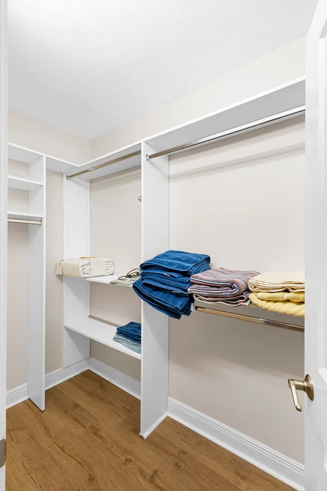 Unit E202 photo 20