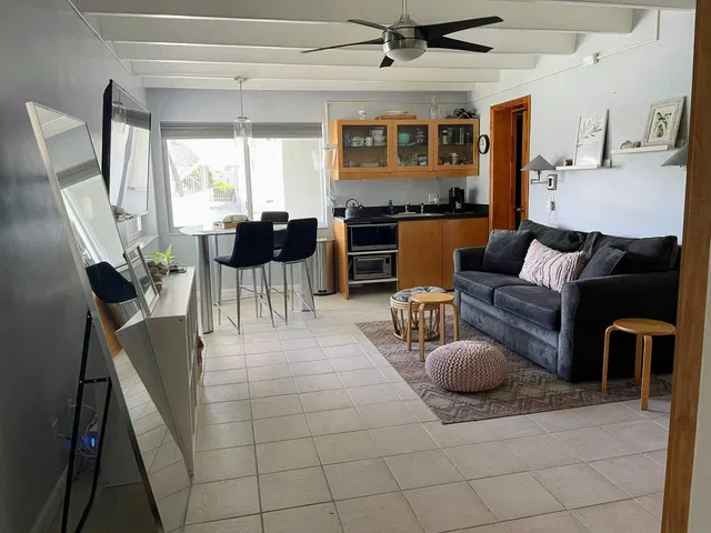 Unit 211 photo 3