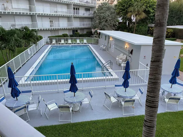 Unit 211 photo 23
