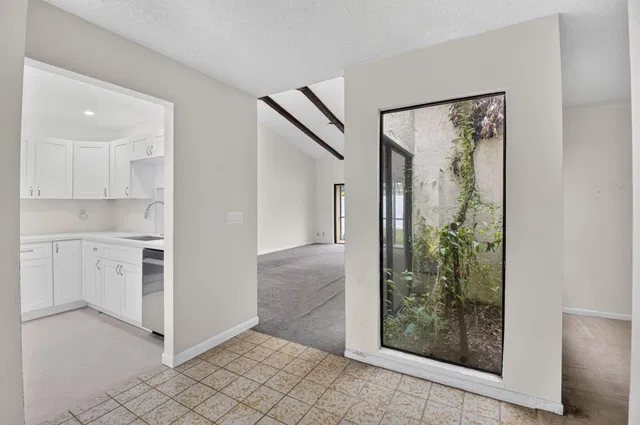 Residence photo 5