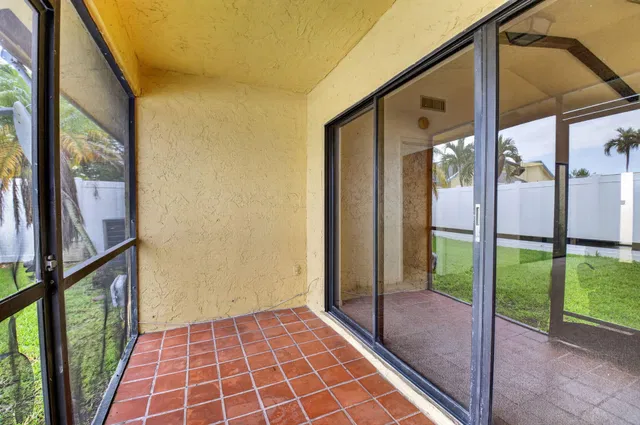 Residence photo 32