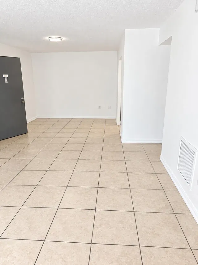 Unit 204 photo 4