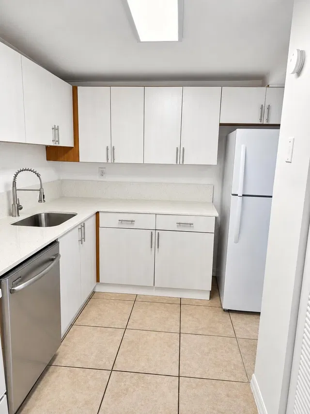 Unit 204 photo 5