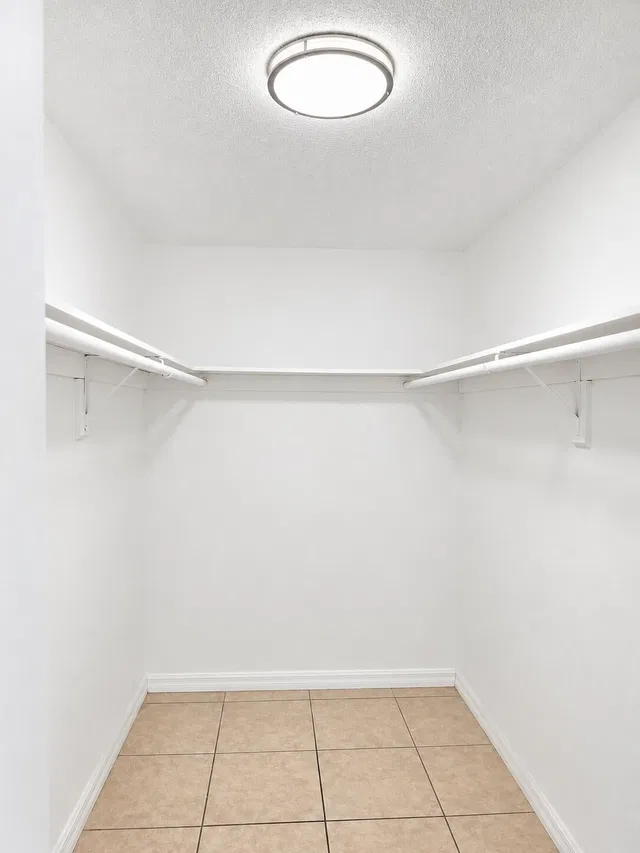 Unit 204 photo 8