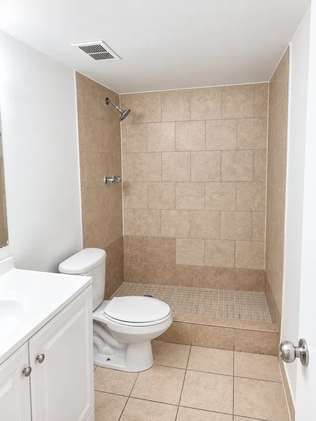 Unit 204 photo 9