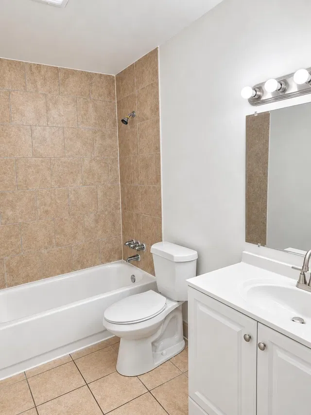 Unit 204 photo 11
