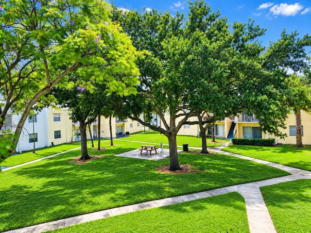 Unit 204 photo 12