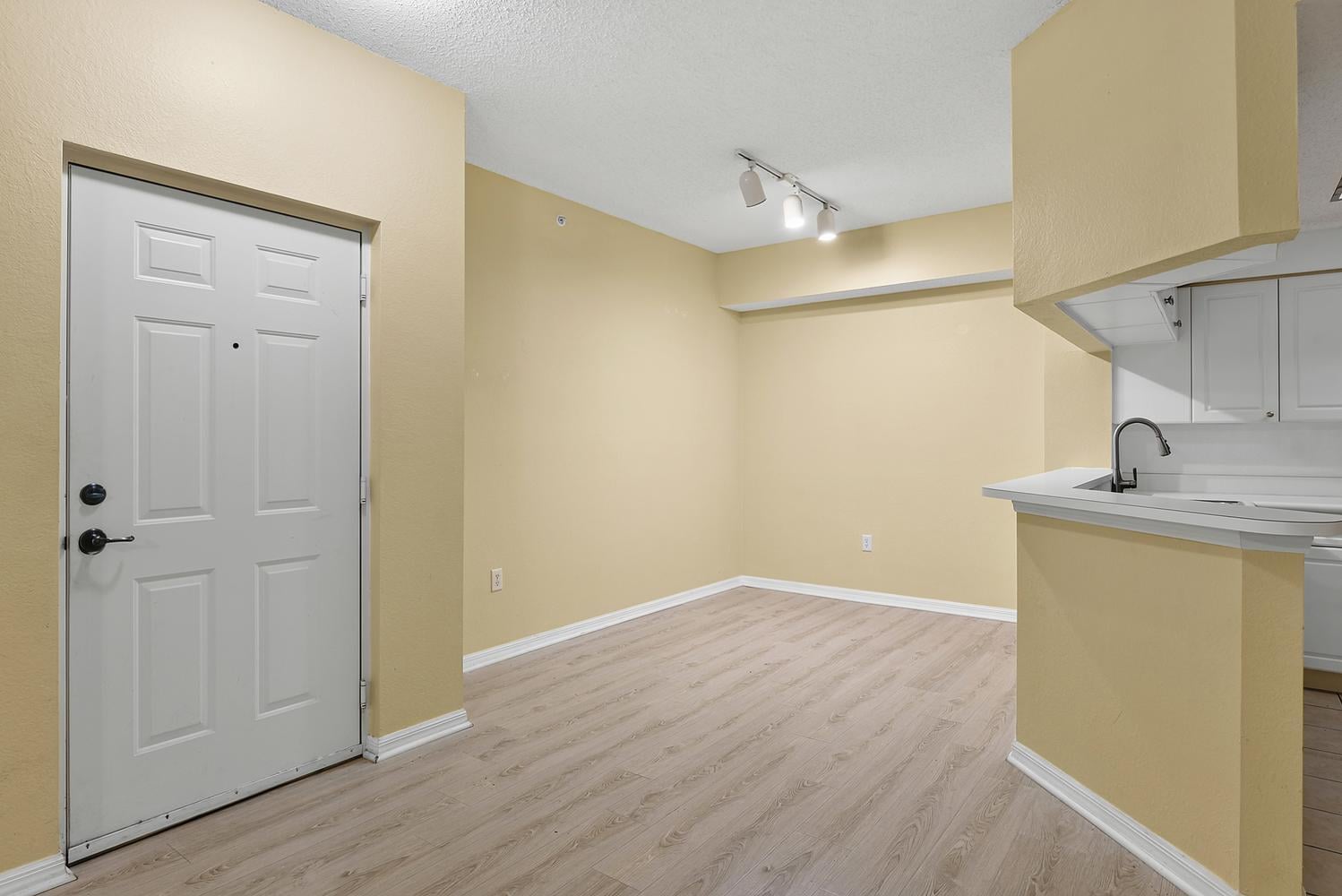 Unit 108 photo 8