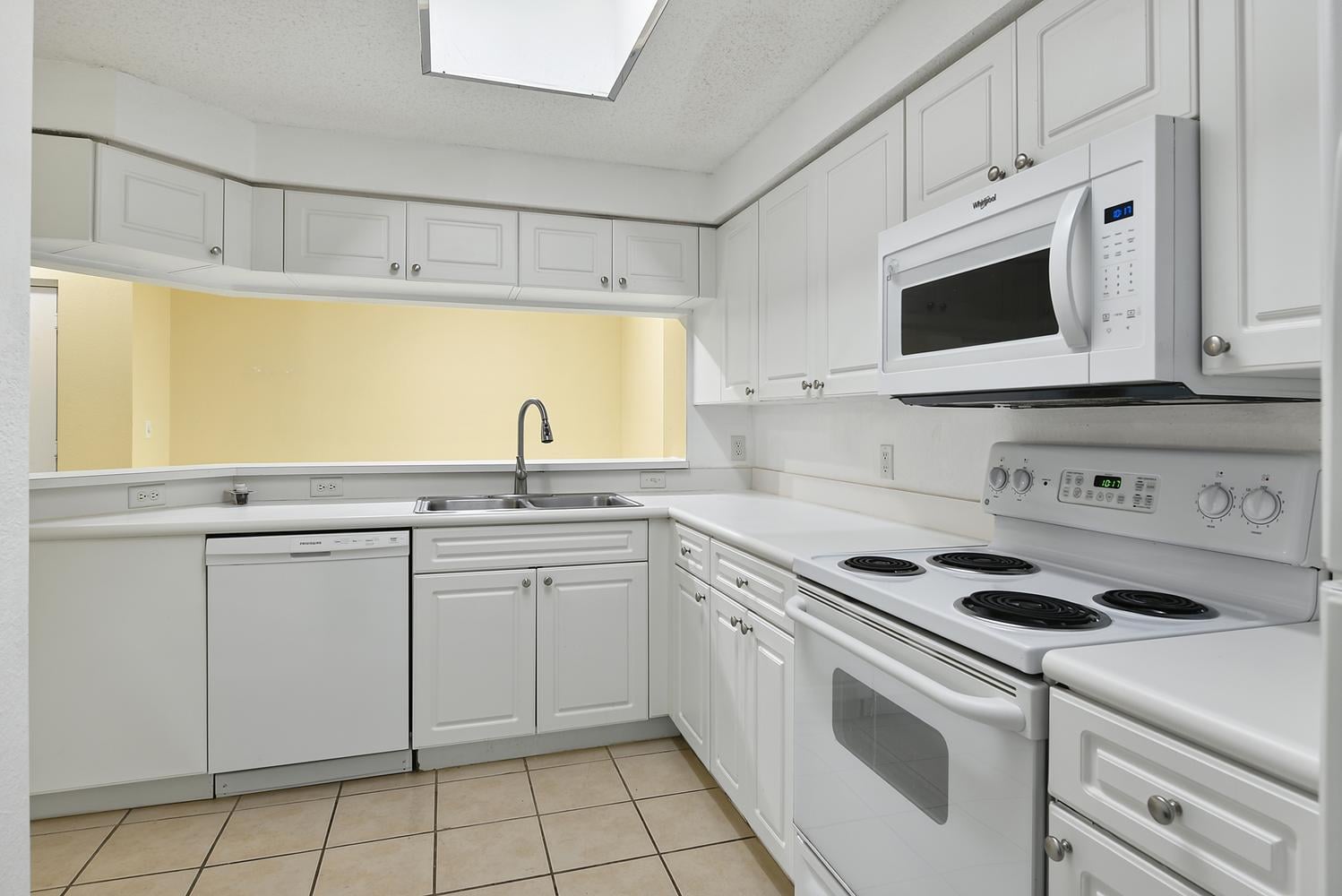 Unit 108 photo 16
