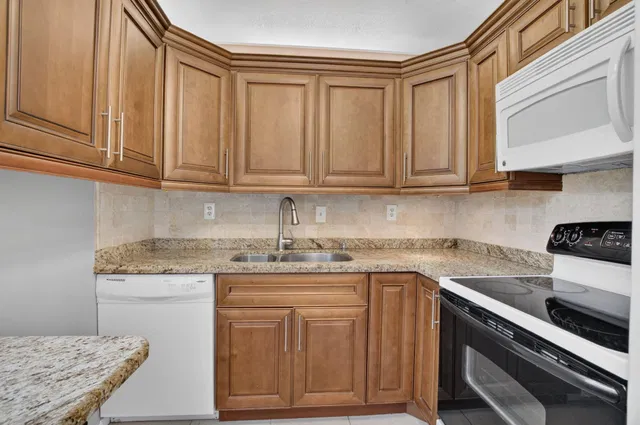 Residence photo 12