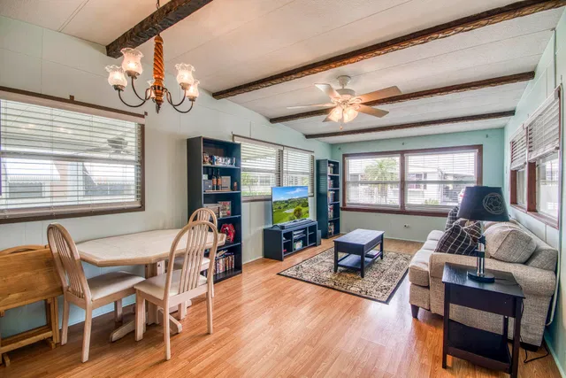 Residence photo 3