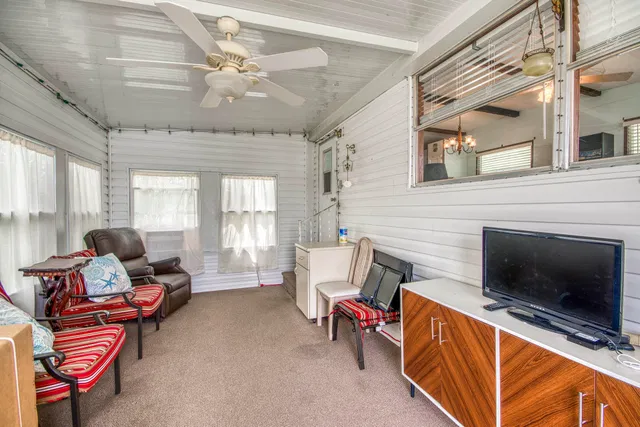 Residence photo 16